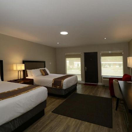 Ramada By Wyndham Jackson'S Point Hotel Georgina Exterior photo