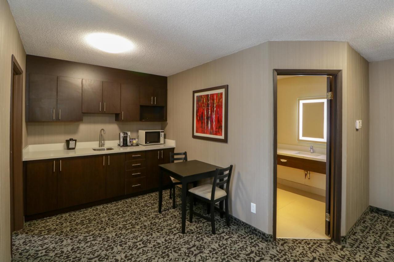 Ramada By Wyndham Jackson'S Point Hotel Georgina Exterior photo