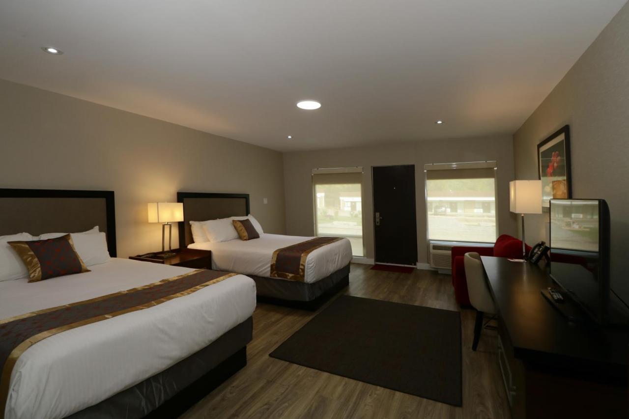 Ramada By Wyndham Jackson'S Point Hotel Georgina Exterior photo