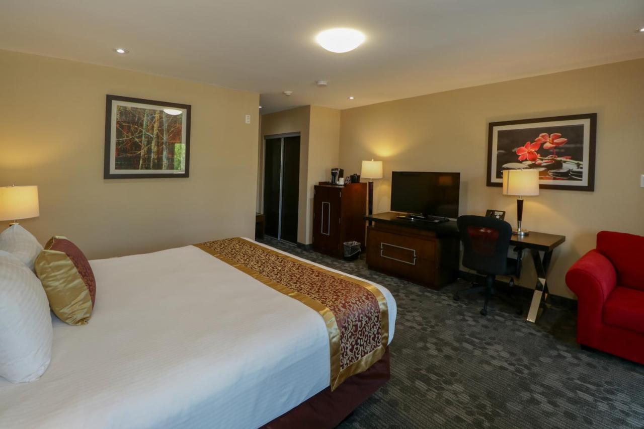 Ramada By Wyndham Jackson'S Point Hotel Georgina Exterior photo