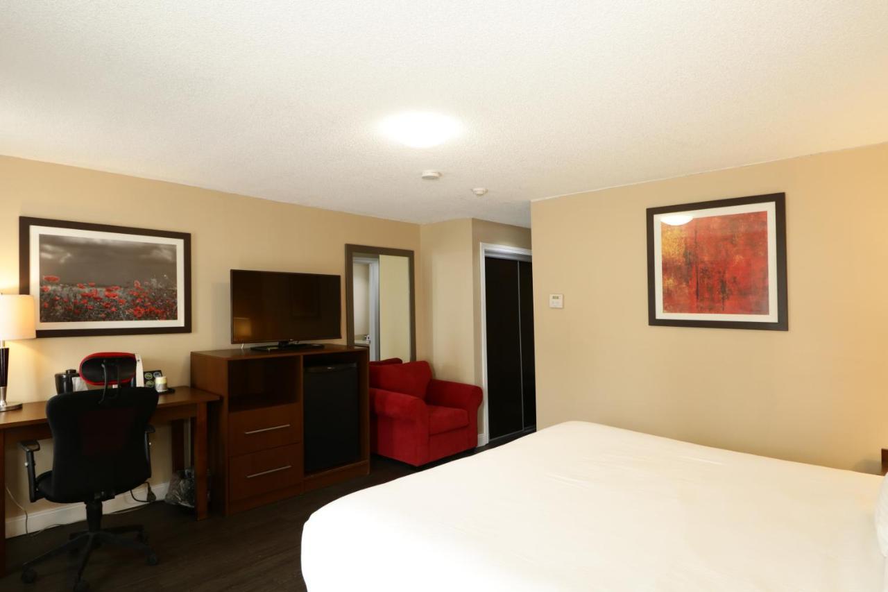 Ramada By Wyndham Jackson'S Point Hotel Georgina Exterior photo