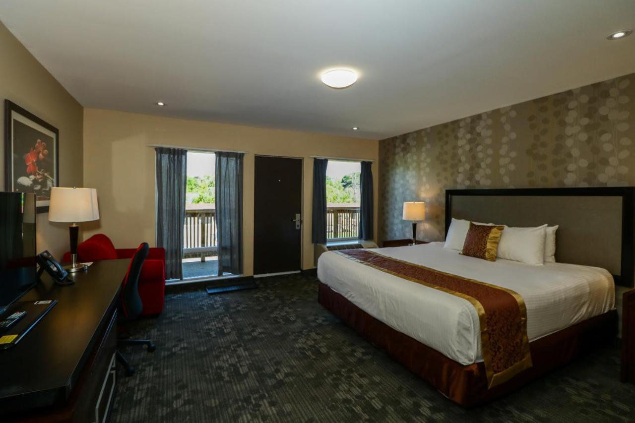 Ramada By Wyndham Jackson'S Point Hotel Georgina Exterior photo