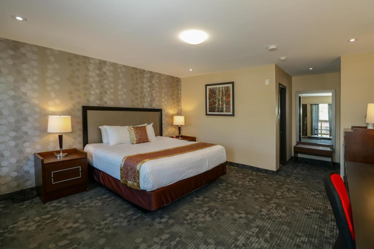 Ramada By Wyndham Jackson'S Point Hotel Georgina Exterior photo