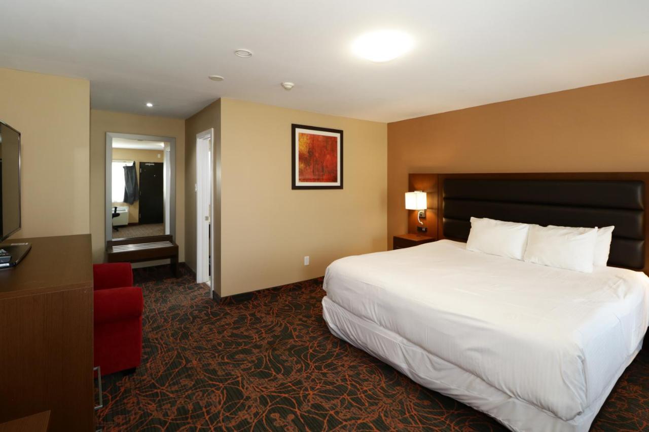 Ramada By Wyndham Jackson'S Point Hotel Georgina Exterior photo