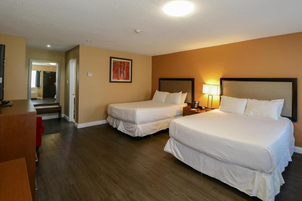 Ramada By Wyndham Jackson'S Point Hotel Georgina Exterior photo