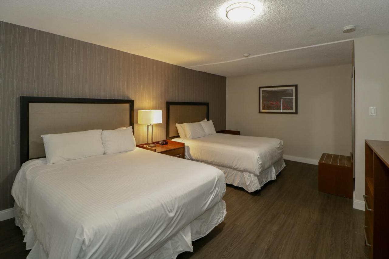 Ramada By Wyndham Jackson'S Point Hotel Georgina Exterior photo