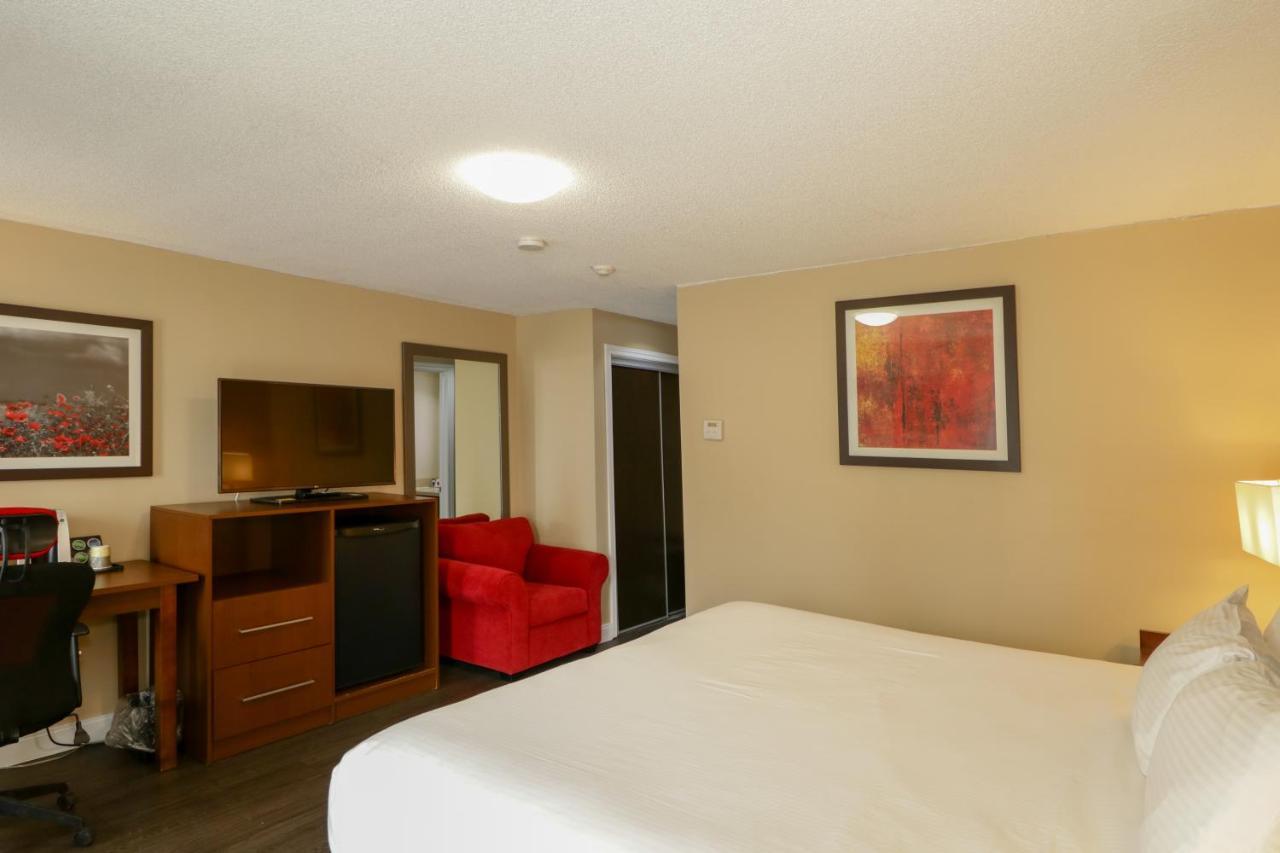 Ramada By Wyndham Jackson'S Point Hotel Georgina Exterior photo