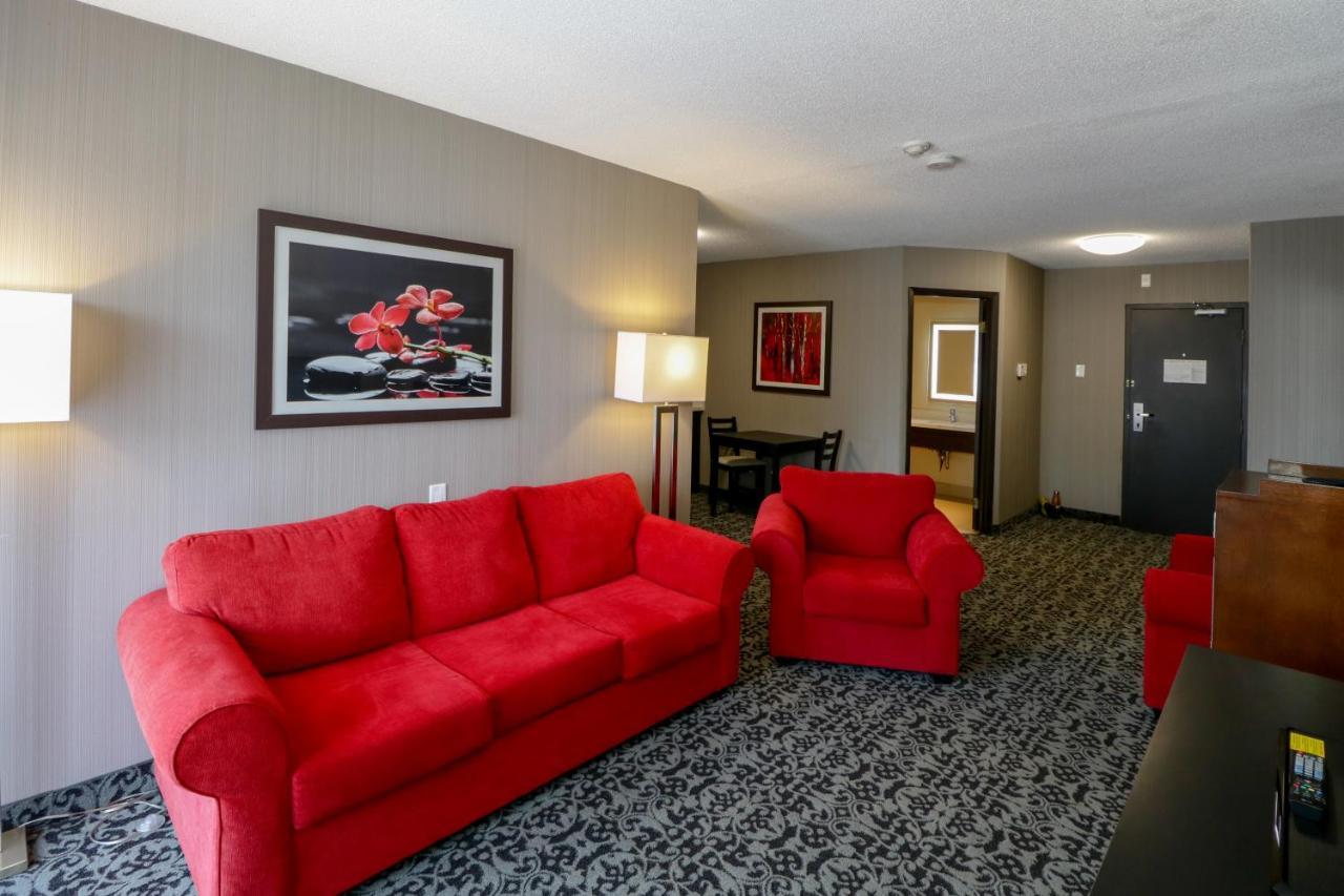 Ramada By Wyndham Jackson'S Point Hotel Georgina Exterior photo