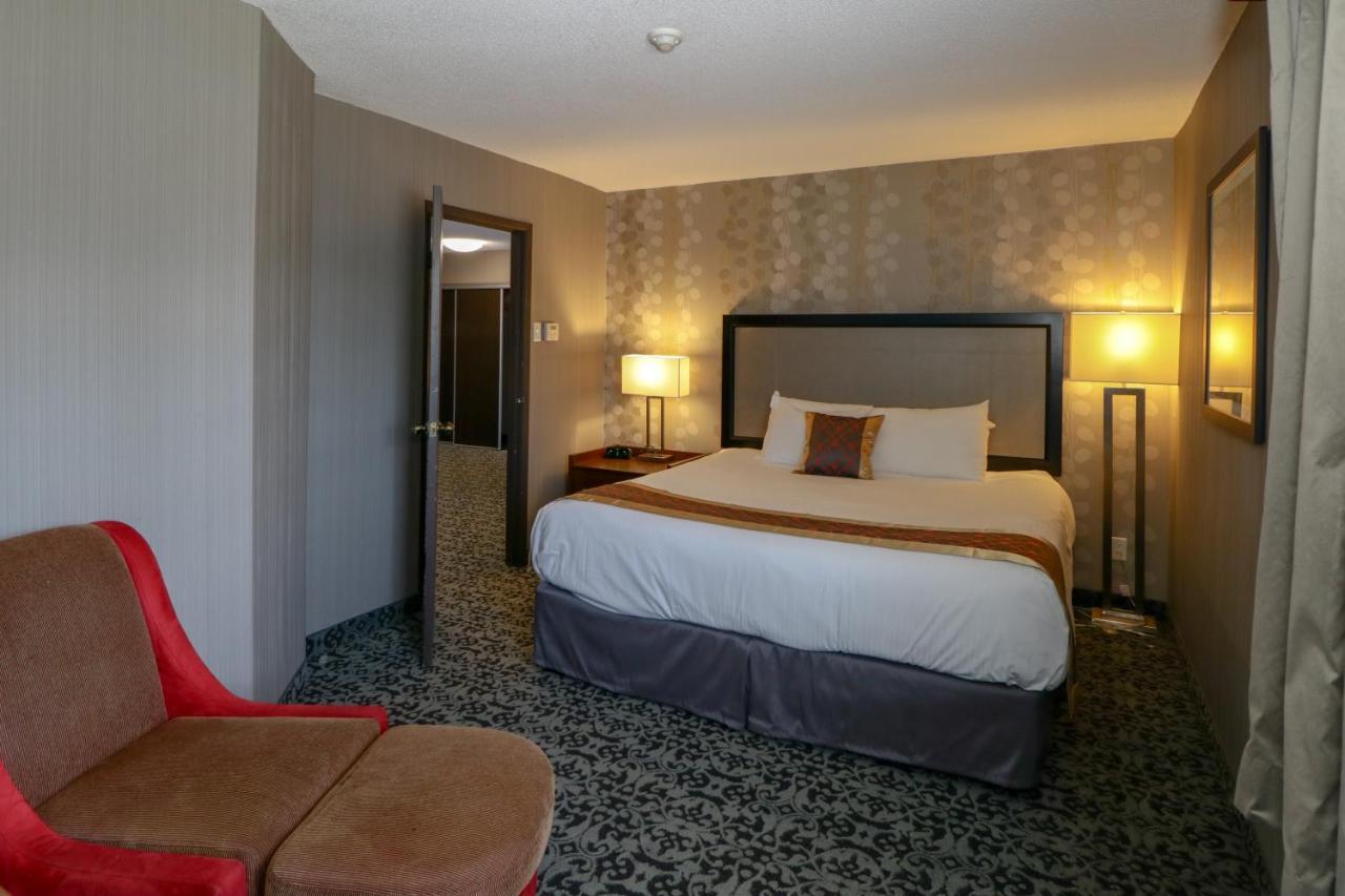 Ramada By Wyndham Jackson'S Point Hotel Georgina Exterior photo