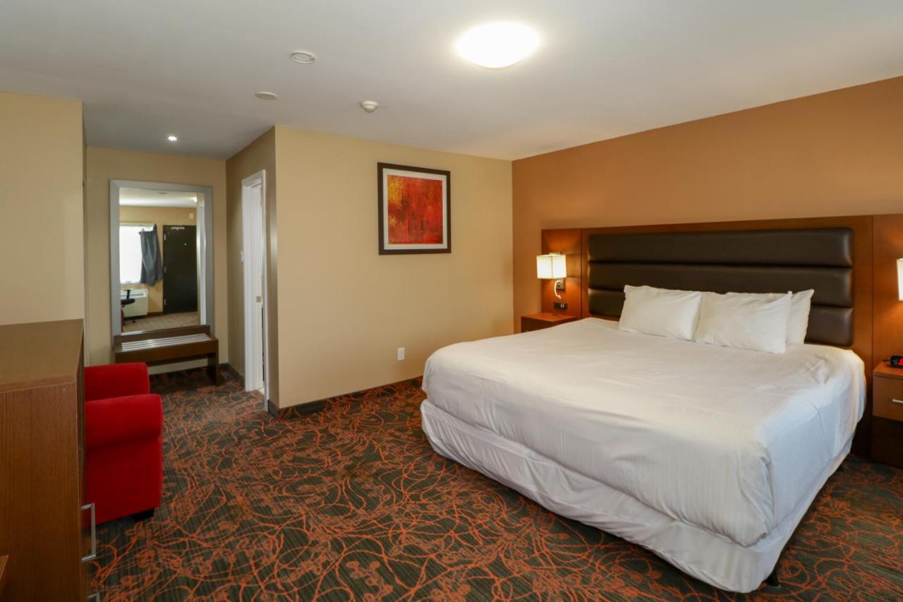 Ramada By Wyndham Jackson'S Point Hotel Georgina Exterior photo