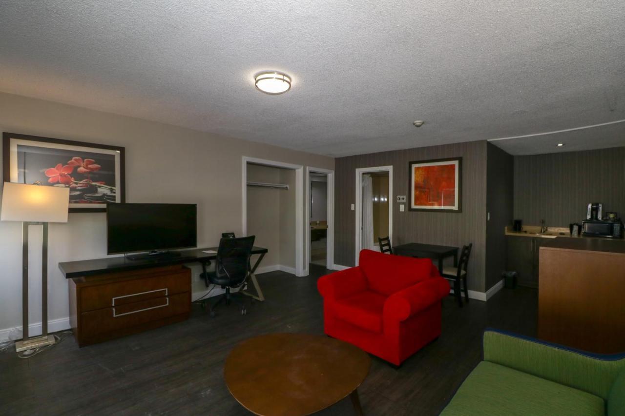 Ramada By Wyndham Jackson'S Point Hotel Georgina Exterior photo