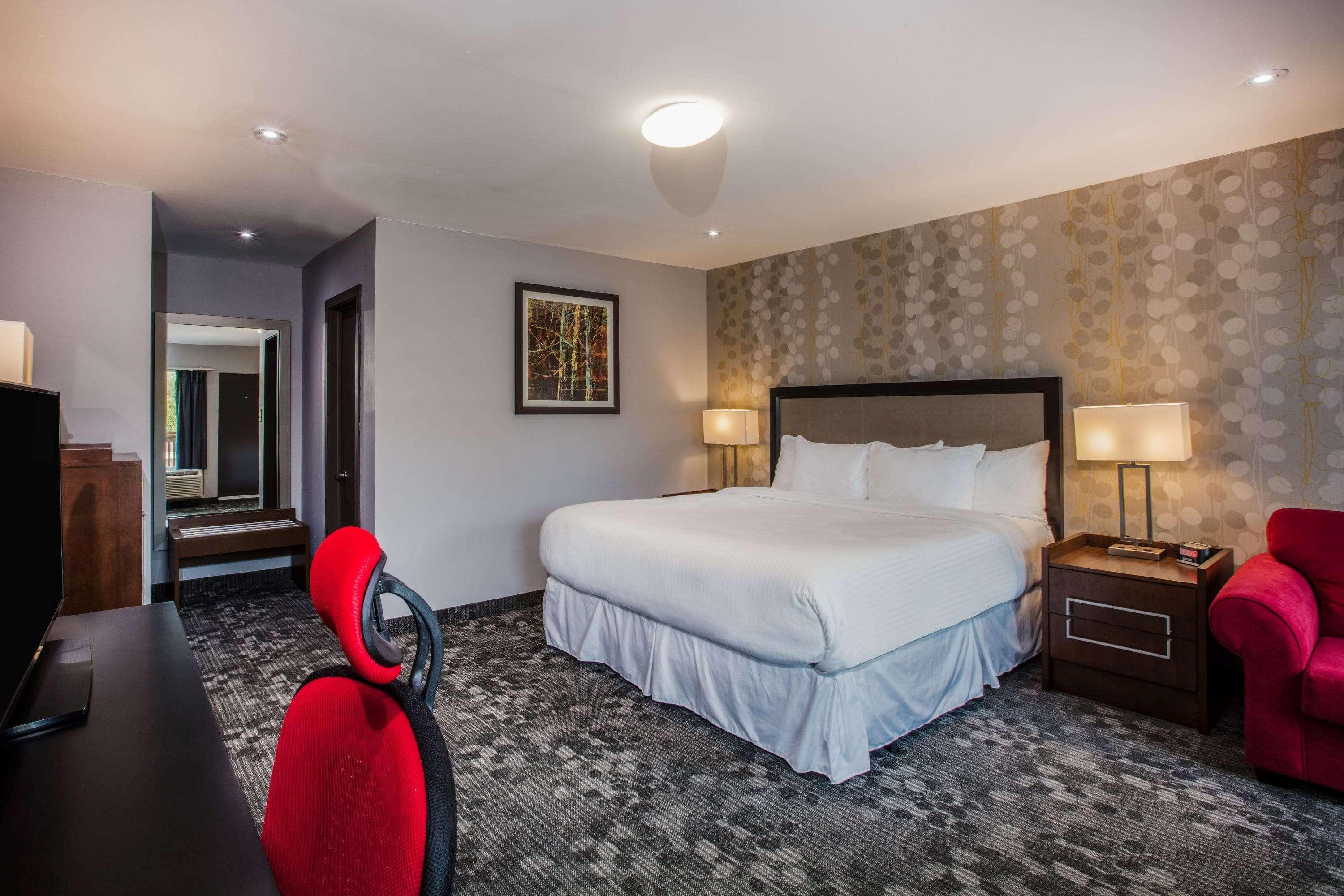 Ramada By Wyndham Jackson'S Point Hotel Georgina Exterior photo