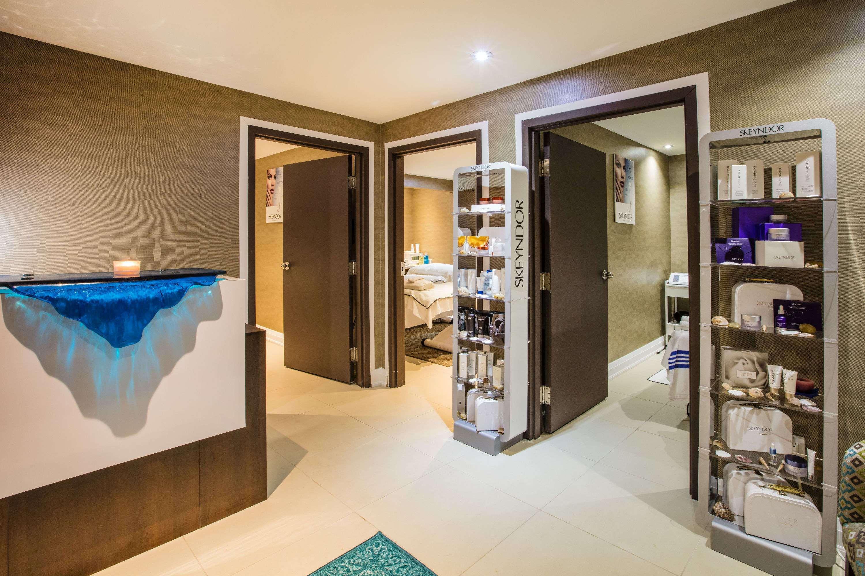 Ramada By Wyndham Jackson'S Point Hotel Georgina Exterior photo