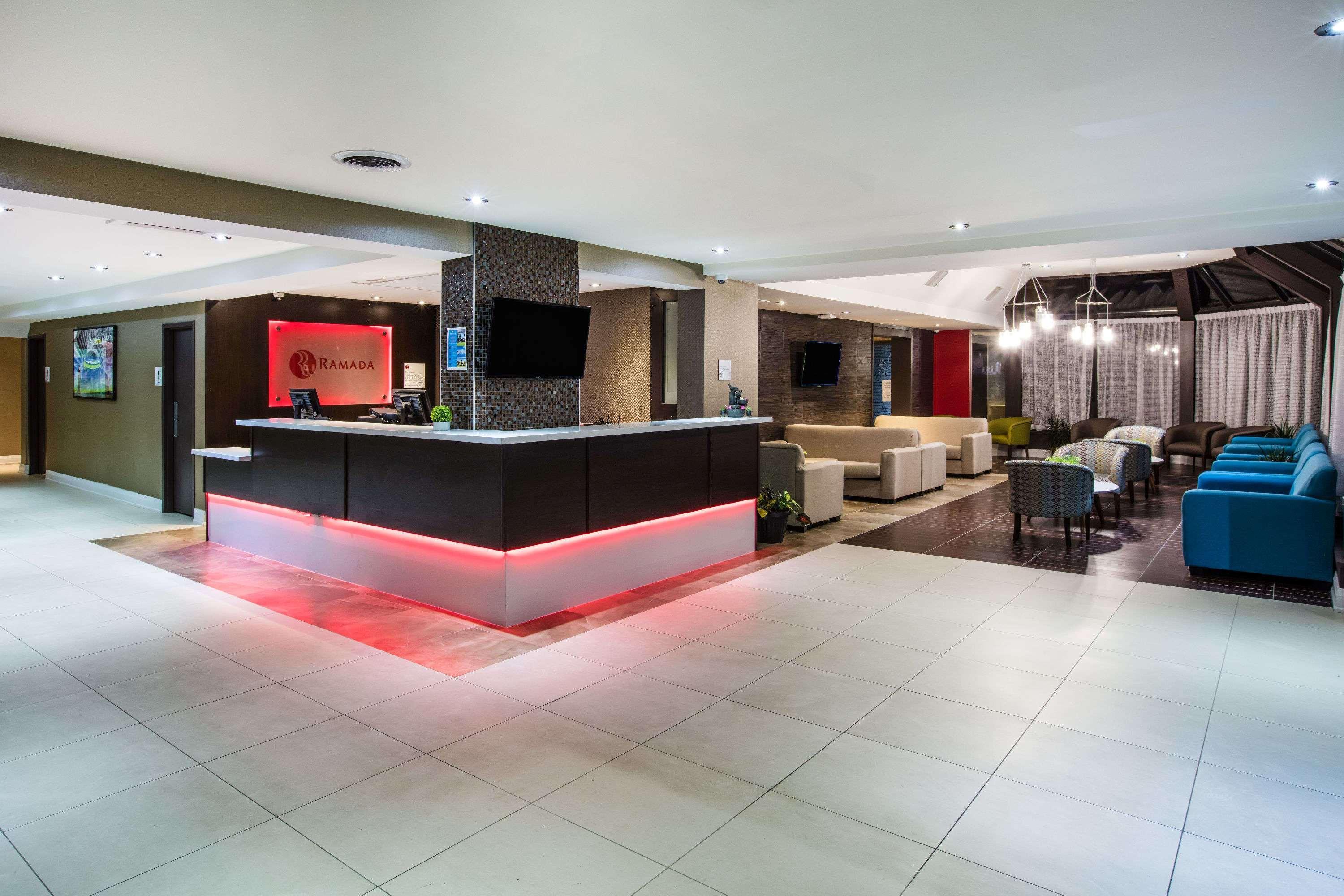 Ramada By Wyndham Jackson'S Point Hotel Georgina Exterior photo