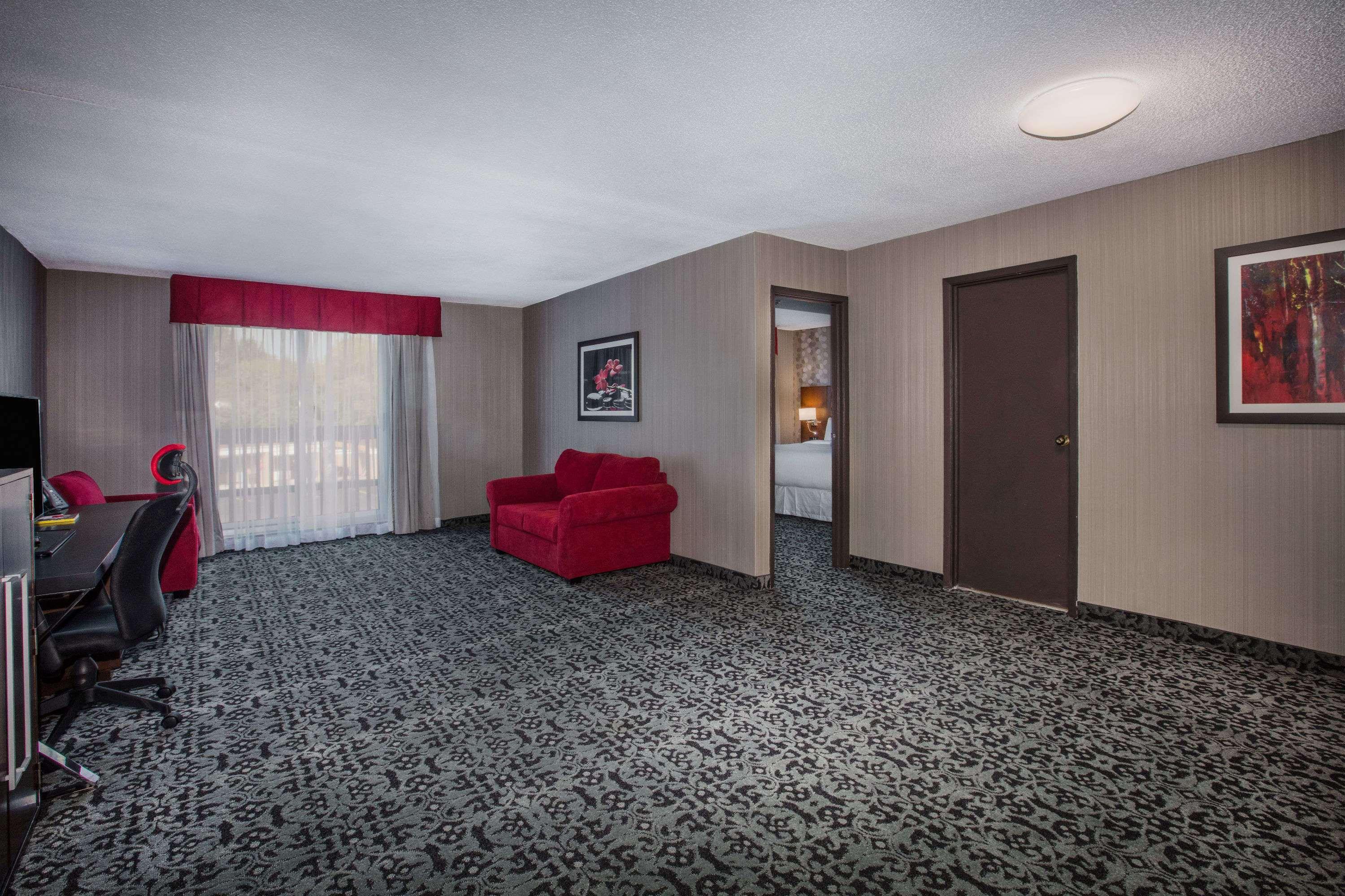 Ramada By Wyndham Jackson'S Point Hotel Georgina Exterior photo