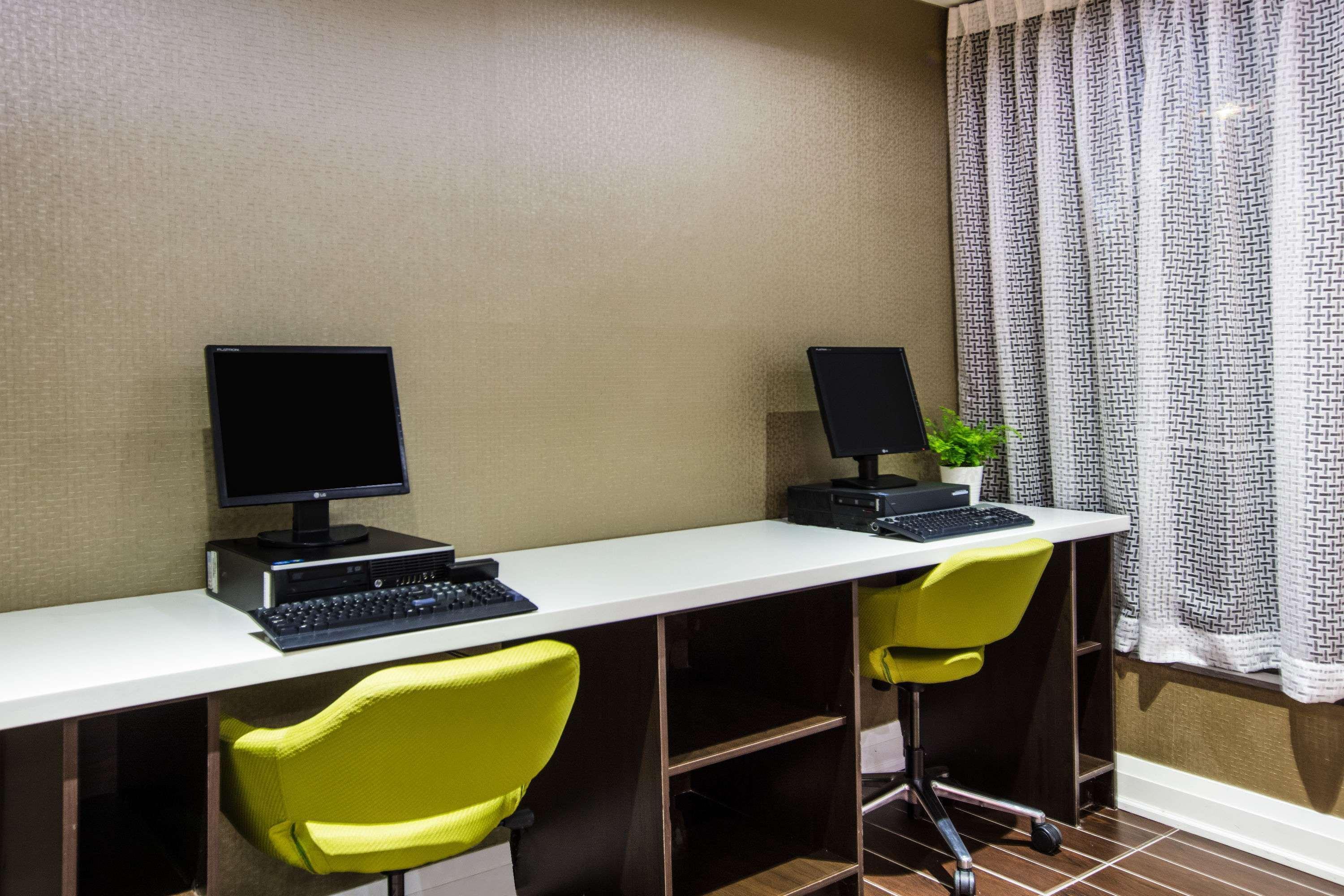 Ramada By Wyndham Jackson'S Point Hotel Georgina Exterior photo