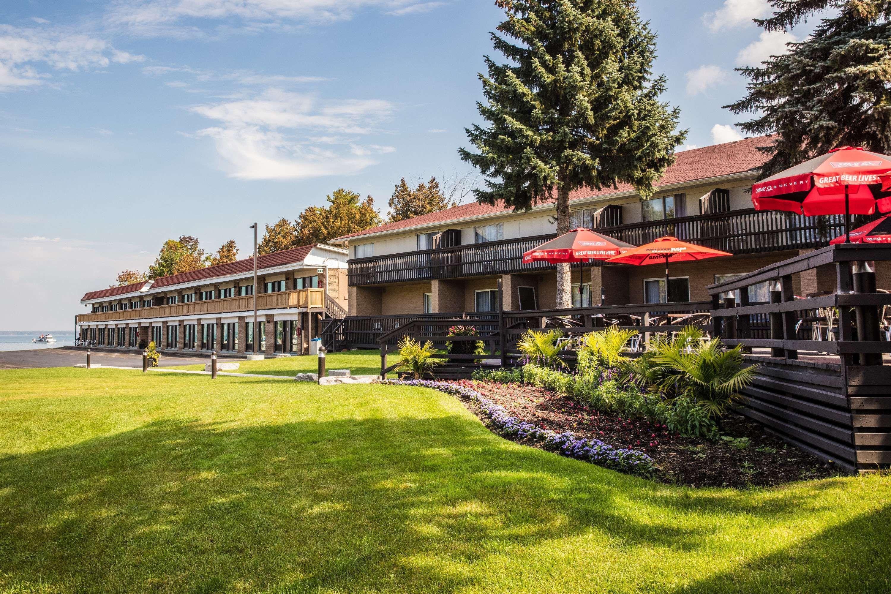 Ramada By Wyndham Jackson'S Point Hotel Georgina Exterior photo