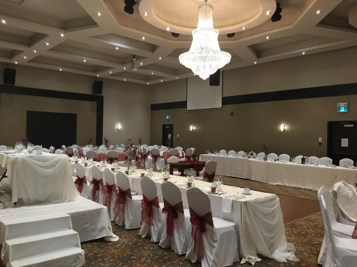 Ramada By Wyndham Jackson'S Point Hotel Georgina Exterior photo